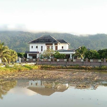 Yasmin'S Holiday Home Pantai Cenang (Langkawi) Bagian luar foto